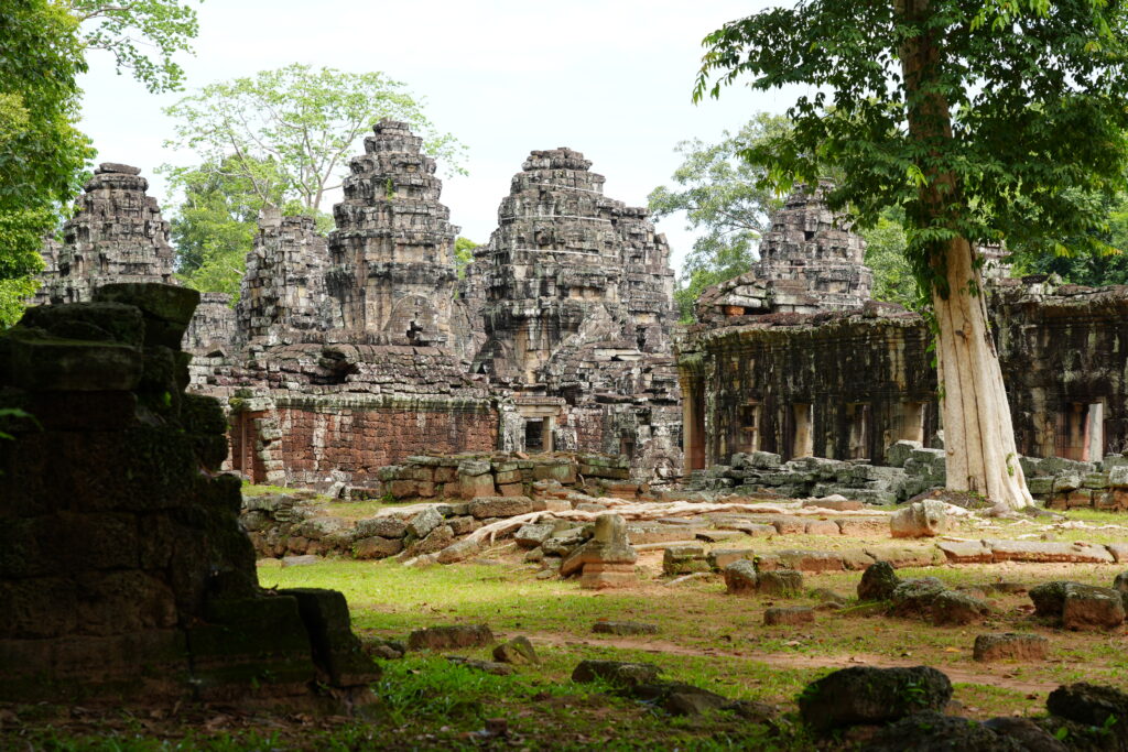 Ruined stone galleries and towers spread across open ground