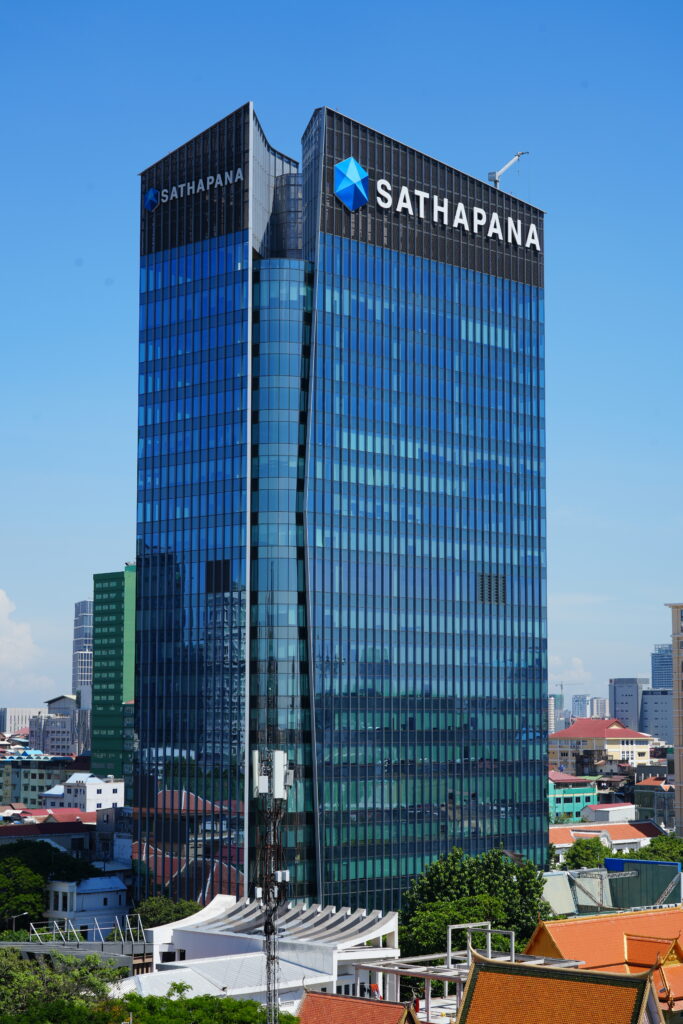 Sathapana Tower daytime