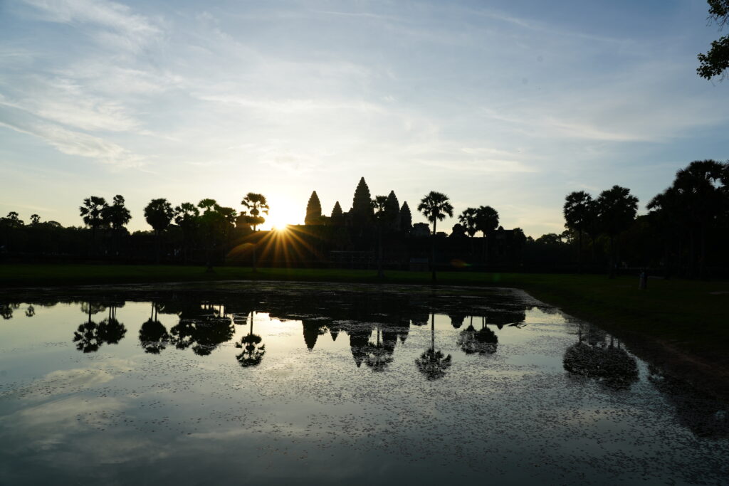 Angkor Wat sunstar wide reflection