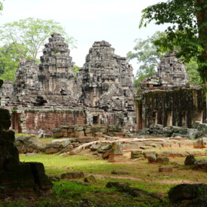 Ruined stone galleries and towers spread across open ground
